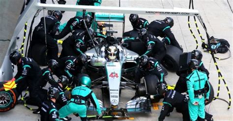 Mercedes also fastest pit crew in 2015 F1 | Cambio de neumaticos, Malasia, Sepang