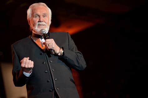 Kenny Rogers' Estate Suing Over Final Tour DVD Package