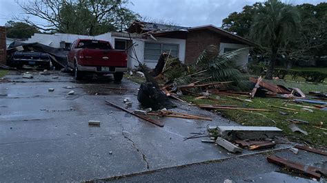 Tornado in North Lakeland causes heavy damage, power outages