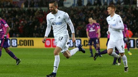 1-on-1 with Gylfi Sigurdsson: "It's a tough group" - CNN Video