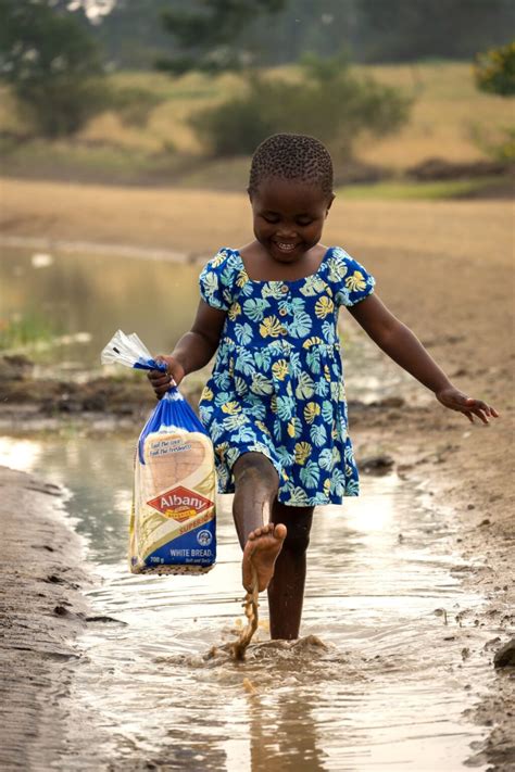 Who is Albany Bread Little Girl? Meet photographer Lungisa Mjaji behind images