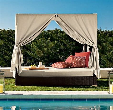 30 Outdoor Canopy Beds Ideas for a Romantic Summer | Outdoor canopy bed, Outdoor daybed, Canopy ...