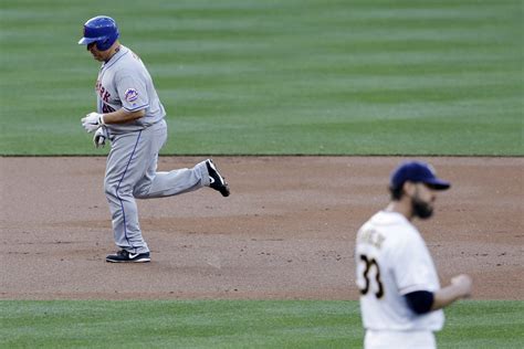 VIDEO: Bartolo Colon hit his first career home run - Business Insider