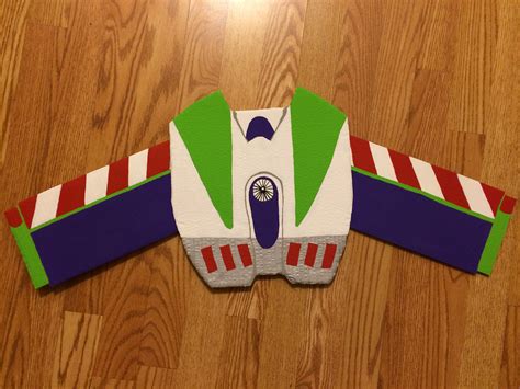 Homemade Buzz Lightyear wings-- only requires cardboard box and acrylic paint. Glued cardboard ...