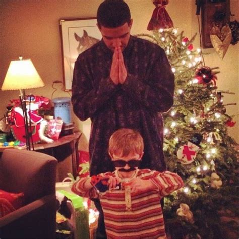 Drake posts memes and Christmas photos on Instagram [PHOTO]