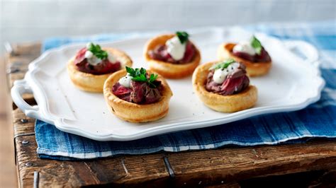 Mini Yorkshire puddings with roast beef and horseradish cream | Recipe Cart