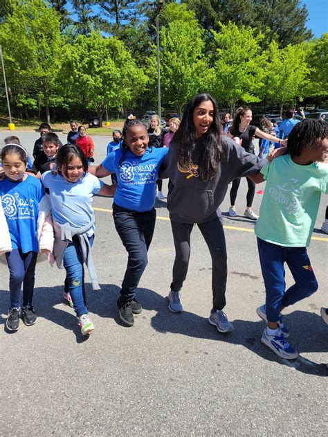 Fair Oaks Students Run for Fun, Raise Money for School