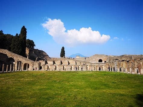 Absolutely amazing place! - Pompeii Archaeological Park, Pompeii ...