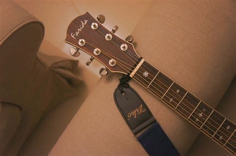 Learn How To Put A Strap On An Acoustic Guitar | All Stringed