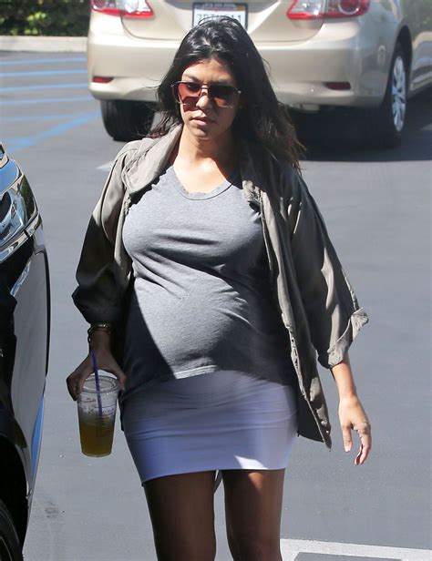 Pregnant KOURTNEY KARDASHIAN Out and About in Los Angeles - HawtCelebs