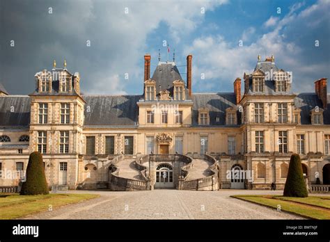 FRANCE, FONTAINEBLEAU CASTLE Stock Photo - Alamy