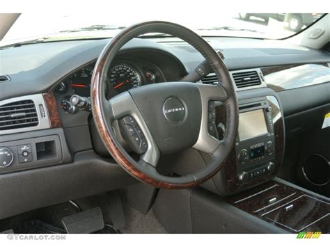 2013 GMC Yukon XL Denali AWD Dashboard Photos | GTCarLot.com