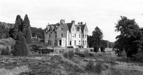 Tour Scotland: Old Travel Blog Photograph Glengarry Castle Scotland