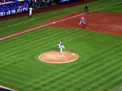 File:Dontrelle Willis, World Baseball Classic, Angel Stadium, Anaheim ...