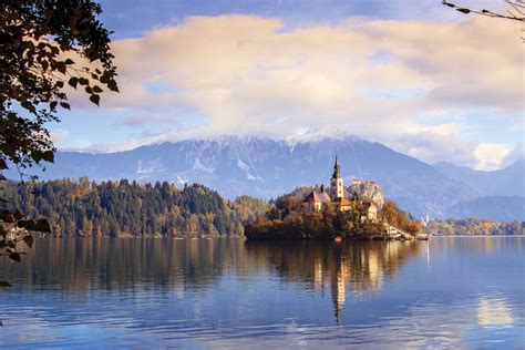 Slovenien Bled : Suchen Sie Nach Bled Slovenien See Schoner Bergsee Mit Kleiner Stockbildern In ...