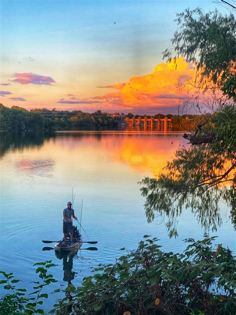 Sunset from the weekend, at Lady Bird Lake Metropark. : r/Austin