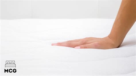 How to Clean a Memory Foam Mattress - 10 Step Guide - Easy