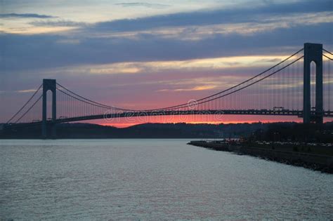 Verrazano Bridge at Sunset in New York Editorial Photo - Image of silhouette, island: 90335586