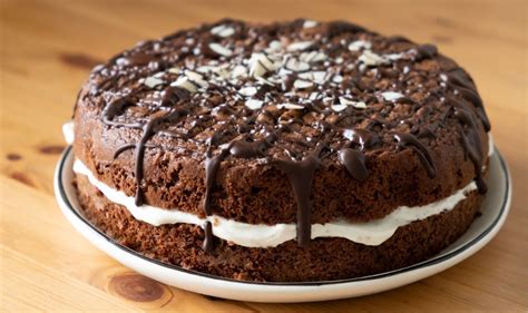 Mary Berry’s chocolate cake ready in 25 minutes is the ‘easiest ever’ recipe | Express.co.uk