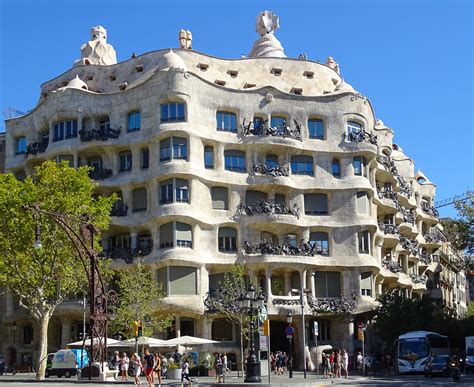 6 fun Gaudi buildings to see in Barcelona Spain - Map & Family