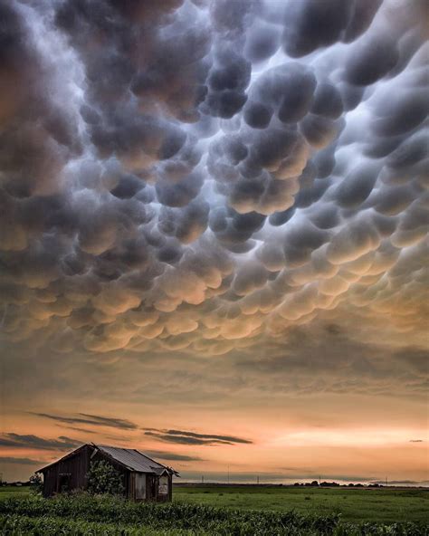 Amazing mammatus clouds at sunset over an abandoned farmhouse in Texas ...