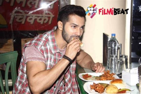 Varun Dhawan Promotes Badlapur At Pune Photos - FilmiBeat