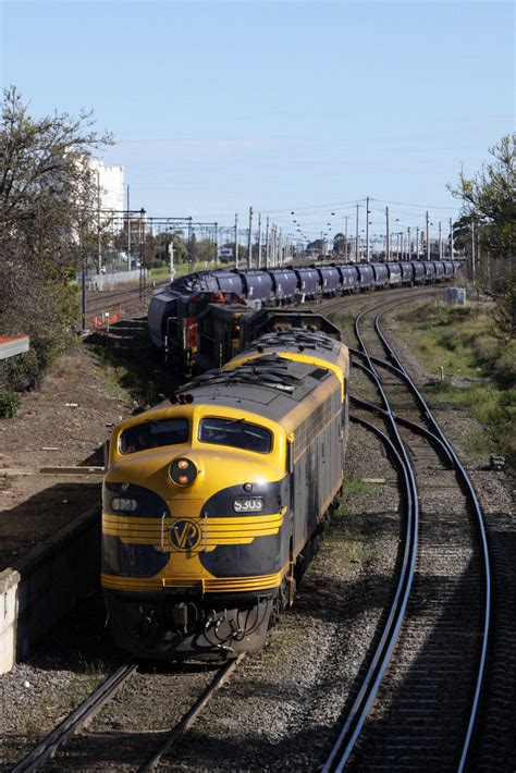 Passing the back of West Footscray station - Wongm's Rail Gallery