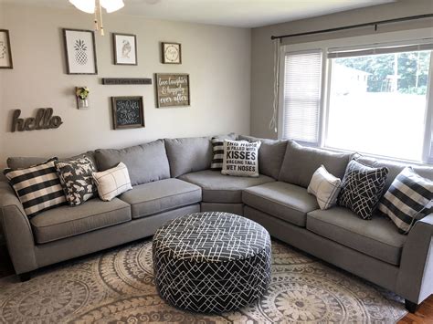 Pin by Lisa Hef on Home | Corner sofa design, Grey couch living room, Grey sectional couch