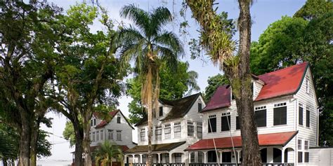 Discover Paramaribo with our Travel Guide