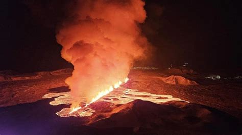 Iceland volcano erupts for 3rd time, triggering lava fountains over 200 ...