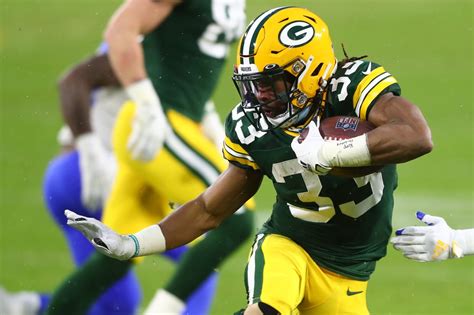 Re-Signing Aaron Jones Would Hurt the Packers Long-Term | Zone Coverage