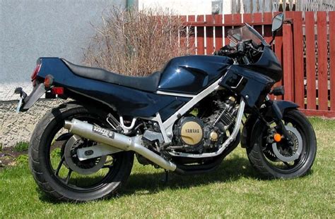 1985 Yamaha FZ 750 - Moto.ZombDrive.COM