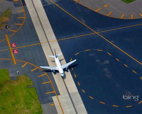 Airport taxiing aircraft-September 2013 Bing wallpaper Preview ...