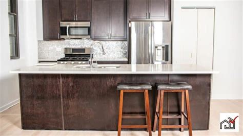 Porcelain Vs. Quartz Countertops: 10 Key Differences