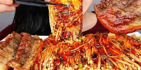 Makan Makanan Pedas Menyebabkan Kanker Usus? Nih Simak Penjelasannya! - Bebaspedia.com