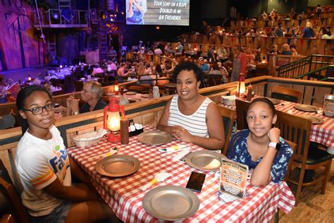 Video: The Best Comedy Dinner Show in Pigeon Forge: Hatfield & McCoy ...