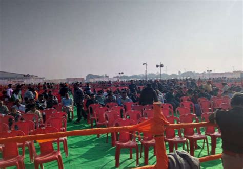 PM Modi rally witnessed thousands of empty chairs | पीएम मोदी की रैली में खाली दिखी कुर्सियां ...