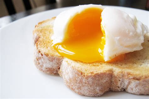 Here’s How Much Fat Is in an Egg | The Healthy @Reader's Digest