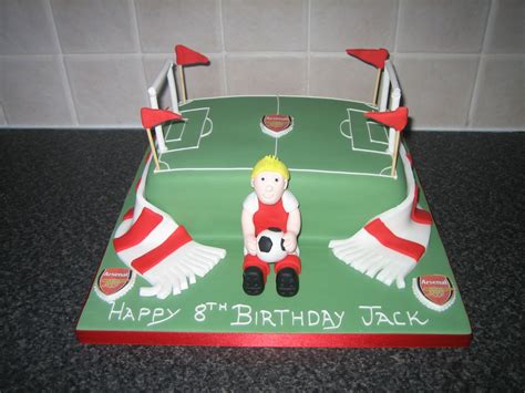 Sarah T Cakes: Football pitch cake