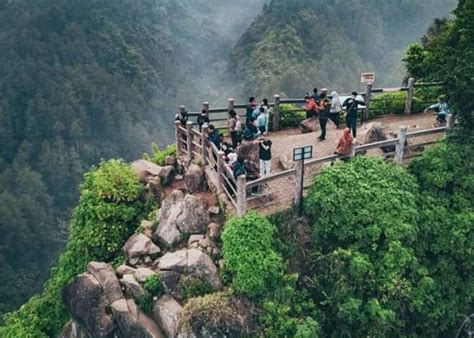 Tebing Keraton Bandung: Info Lokasi, HTM, Daya Tarik 2023