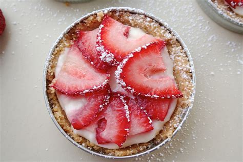 strawberry tart with shortbread crust • Oh, honey honey