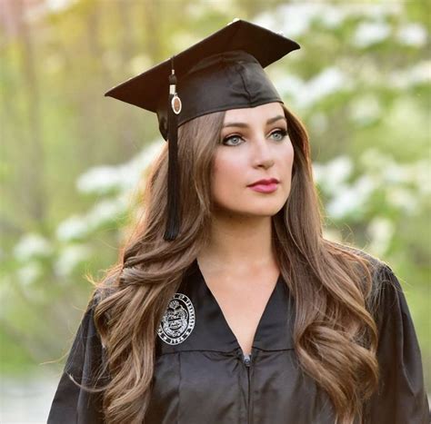 The How To Wear A Graduation Cap With Short Hair Trend This Years ...