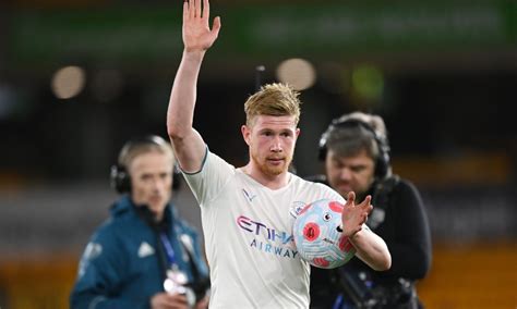 Kevin De Bruyne four-goal display puts Man City two wins from title