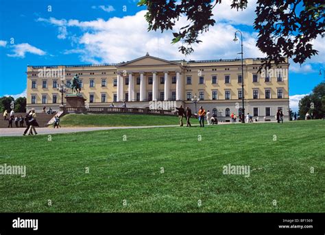 The Royal Palace in Oslo Stock Photo - Alamy