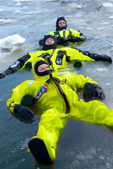 VIKING’s PS5002, new arctic immersion suit triumphs over extreme temperatures