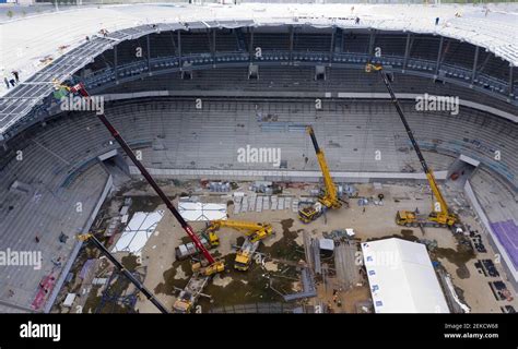 SHANGHAI, CHINA - AUGUST 8, 2020 - More than 1,000 builders at the site ...