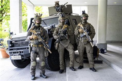 FBI SWAT team provides integrated training assistance during Solid ...