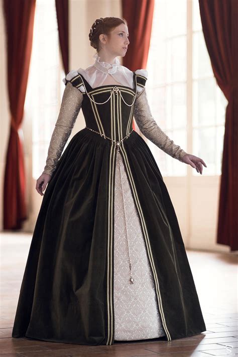 French Renaissance Dress by Esaikha on DeviantArt