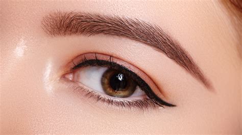 Tips To Perfect Your Eyeliner Looks If You Have Almond-Shaped Eyes