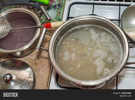 Large Saucepan Image & Photo (Free Trial) | Bigstock